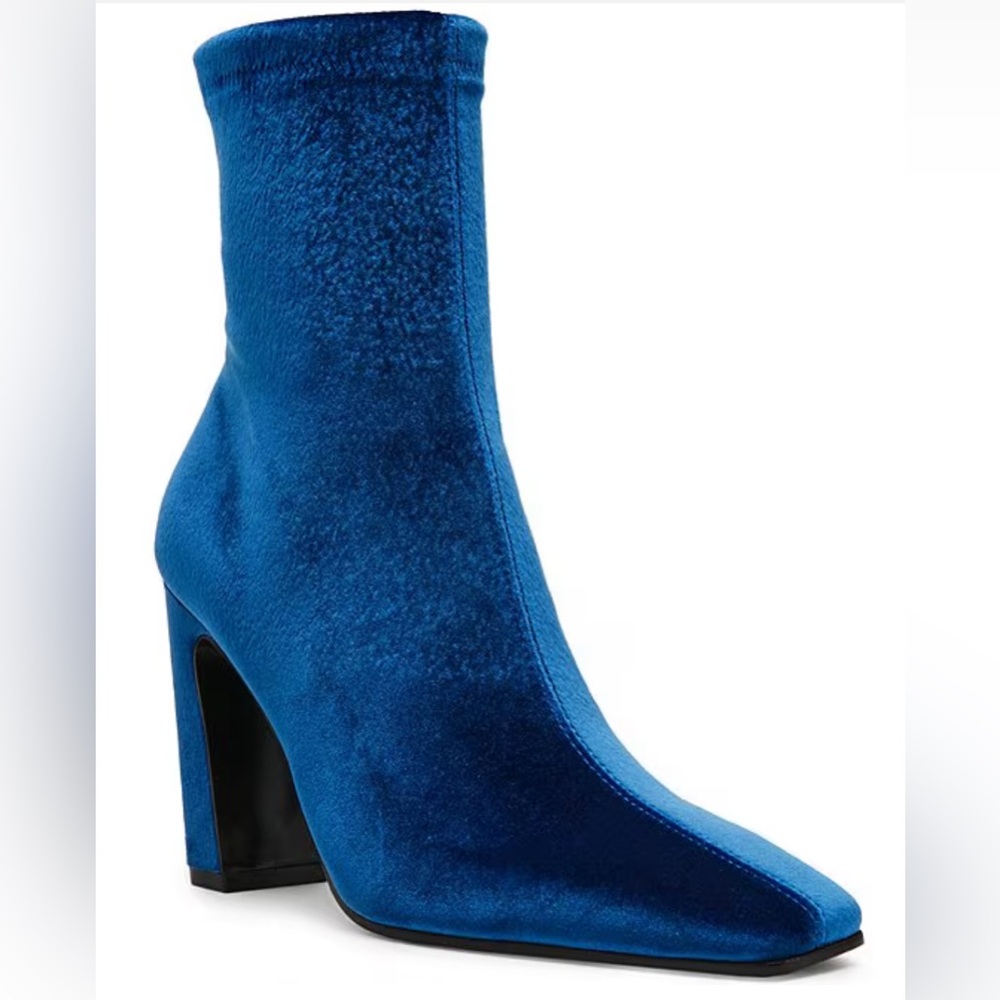 Steve Madden Vinka Velvet Block Heel Snip Toe Booties
